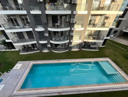Seferihisar Camikebir-Viertel – İklimkent-Gelände – 2 Und 1 Wohnungen Mit Pool, Modern Und Geräumig