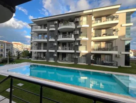 Seferihisar Camikebir-Viertel – İklimkent-Gelände – 2 Und 1 Wohnungen Mit Pool, Modern Und Geräumig
