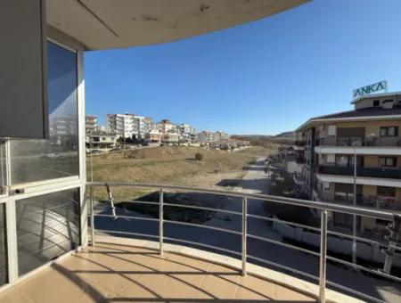 Seferihisar Izmir-Strasse Mit Grünflächenfassade • Zum Verkauf 3 1 Wohnung