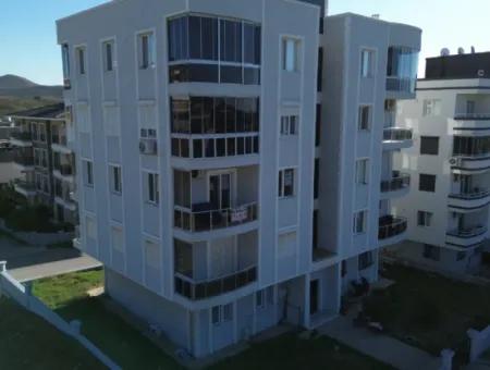 Seferihisar Izmir-Strasse Mit Grünflächenfassade • Zum Verkauf 3 1 Wohnung