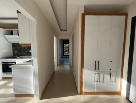 Seferihisar Camikebir – Luxuswohnung Auf Einem Gelände Mit Pool In Der Gözsüzlerstrasse