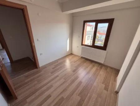 3 1 Geräumige Wohnung In Seferihisar Camikebir