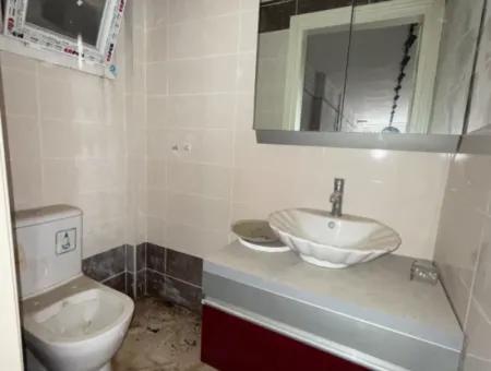 350 M² Geschäft Zu Mieten Mit Glasvitrine In Der Hauptstrasse Von Seferihisar