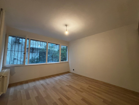 Alsancak Poet Eşrefte 1.Kat 3 1 Renovierter Arbeitsplatz / Wohnung Zu Mieten!