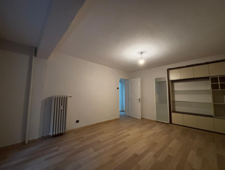 Alsancak Poet Eşrefte 1.Kat 3 1 Renovierter Arbeitsplatz / Wohnung Zu Mieten!