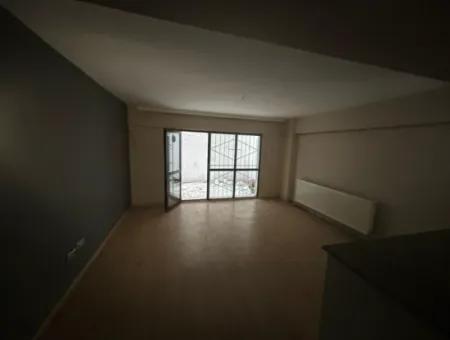 Stilvolle 2 U1 Wohnungen Zur Mietung In Einer Zentralen Lage Mit Garten Und Überdachte Parkplätze In Alsancak