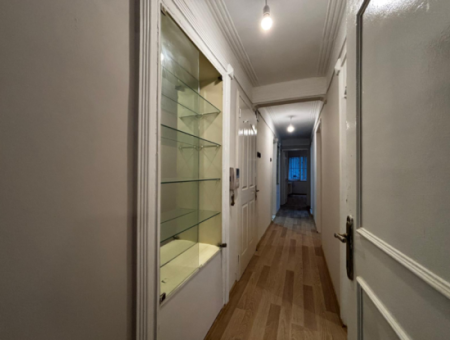 Alsancak Poet Eşrefte 1.Kat 3 1 Renovierter Arbeitsplatz / Wohnung Zu Mieten!