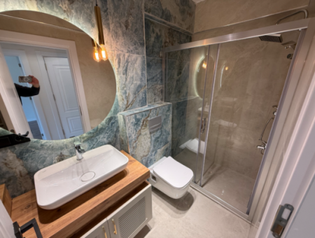 Eingang Zur Balçova Ata Strasse Vollständig Renoviert, Geräumige Wohnung Mit Aufzug