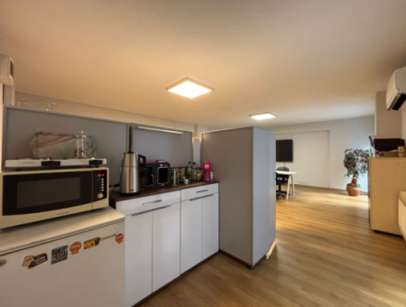 1. Stock, 140 M² Arbeitsplatz / Büro Kostenlos Zum Verkauf In Konak Basmane!
