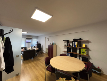 1. Stock, 140 M² Arbeitsplatz / Büro Kostenlos Zum Verkauf In Konak Basmane!