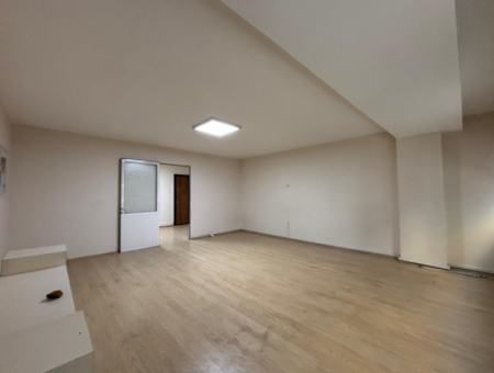 Alsancak Zypern Märtyrer In Der Nähe Von 1 1 Büro / Arbeitsplatz Zu Mieten!