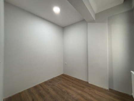 2-Zimmer-1-Wohnzimmer Zum Verkauf Mit Breiter Fassade In Seferihisar Turabiye