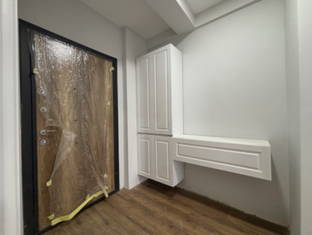 2-Zimmer-1-Wohnzimmer Zum Verkauf Mit Breiter Fassade In Seferihisar Turabiye