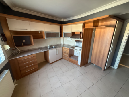 Meerblick Auf Einem Gelände Mit Einem Pool In Der Nähe Von Kaya Thermal In Narlidere