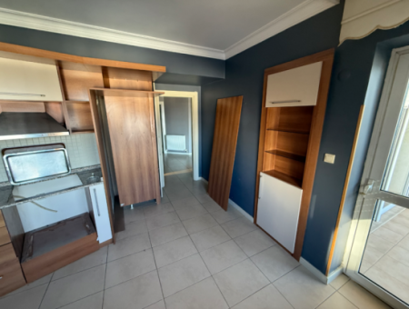 Meerblick Auf Einem Gelände Mit Einem Pool In Der Nähe Von Kaya Thermal In Narlidere