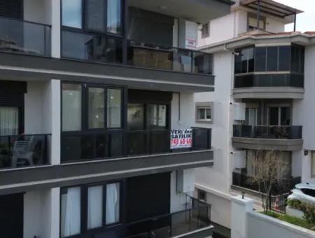 Neue 11-Wohnung Zum Verkauf Mit Offener Fassade, Grossem Balkon Und Garderobe In Seferihisar Camike