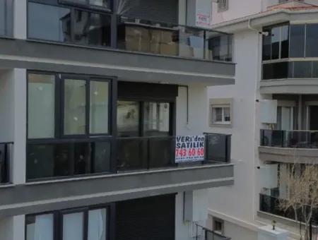Neue 11-Wohnung Zum Verkauf Mit Offener Fassade, Grossem Balkon Und Garderobe In Seferihisar Camike