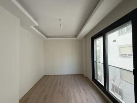 Neue 11-Wohnung Zum Verkauf Mit Offener Fassade, Grossem Balkon Und Garderobe In Seferihisar Camike