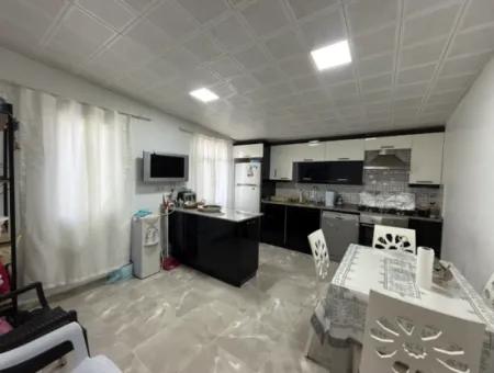 Villa Zum Verkauf In Seferihisar Akarca Atakum Sitesi Mit Meerblick Vom Garten Aus