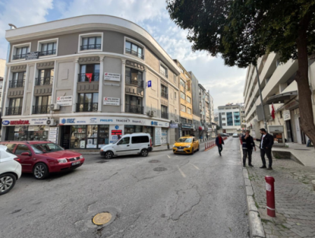 1000 M² Komplettes Gebäude Zur Mietung In Der Nähe Des Konak Kemeralti-Eingangs!