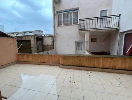 3 1 Wohnung Zum Verkauf Auf Dem Seferihisar-Marktplatz Mit Terrasse Und Balkon