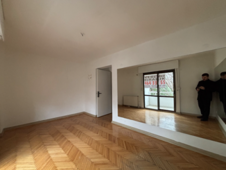 3:1 Kostenloser Arbeitsplatz Mit Parkplatz Im Viertel Alsancak Kültür!