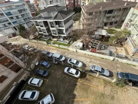 Seferihisar Camikebir Viertel – Im Zentrum, 11-Wohnung Mit Balkon Zum Verkauf