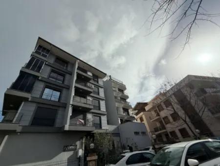 Seferihisar Camikebir Viertel – Im Zentrum, 11-Wohnung Mit Balkon Zum Verkauf