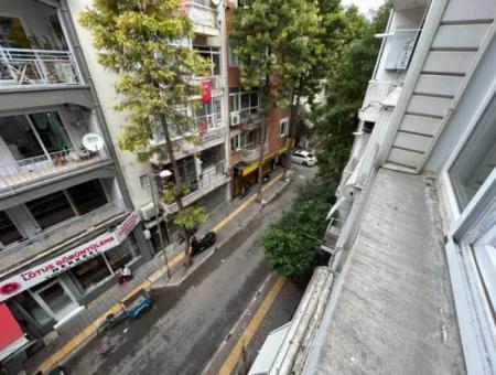 In Der Nähe Des Alsancak State Hospital 2 1 Gut Gepflegte Wohnung Zur Miete