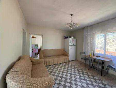 3 1 Wohnung Zum Verkauf In Ulamış Von Veri! Die Hälfte Des Einfamilienhauses Steht Zum Verkauf!