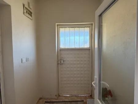 3 1 Wohnung Zum Verkauf In Ulamış Von Veri! Die Hälfte Des Einfamilienhauses Steht Zum Verkauf!