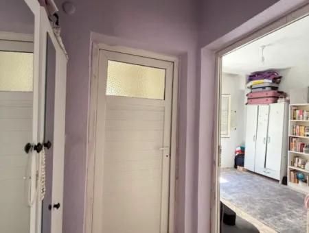 3 1 Wohnung Zum Verkauf In Ulamış Von Veri! Die Hälfte Des Einfamilienhauses Steht Zum Verkauf!