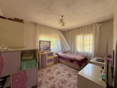 3 1 Wohnung Zum Verkauf In Ulamış Von Veri! Die Hälfte Des Einfamilienhauses Steht Zum Verkauf!