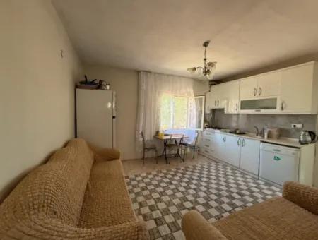 3 1 Wohnung Zum Verkauf In Ulamış Von Veri! Die Hälfte Des Einfamilienhauses Steht Zum Verkauf!