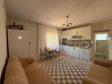 3 1 Wohnung Zum Verkauf In Ulamış Von Veri! Die Hälfte Des Einfamilienhauses Steht Zum Verkauf!