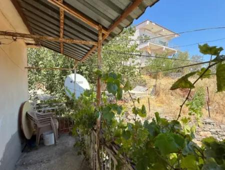 3 1 Wohnung Zum Verkauf In Ulamış Von Veri! Die Hälfte Des Einfamilienhauses Steht Zum Verkauf!