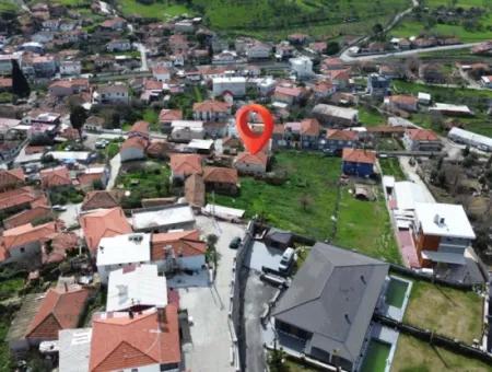 3 1 Wohnung Zum Verkauf In Ulamış Von Veri! Die Hälfte Des Einfamilienhauses Steht Zum Verkauf!