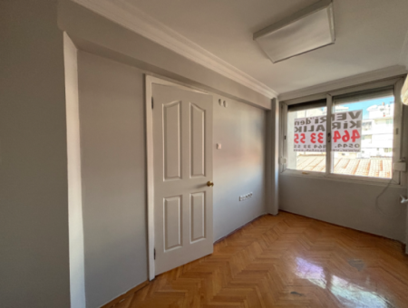 Ecke Gegenüber Des Alsancak State Hospital 2 1 Arbeitsplatz Zu Mieten / Büro