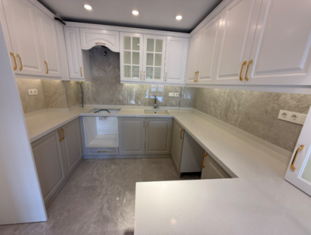 Vollständig Renovierte Zwischenboden Gegenüber Dem Militärkrankenhaus Von Hatay