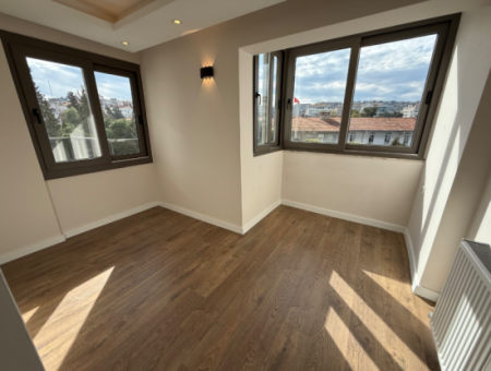 Vollständig Renovierte Zwischenboden Gegenüber Dem Militärkrankenhaus Von Hatay