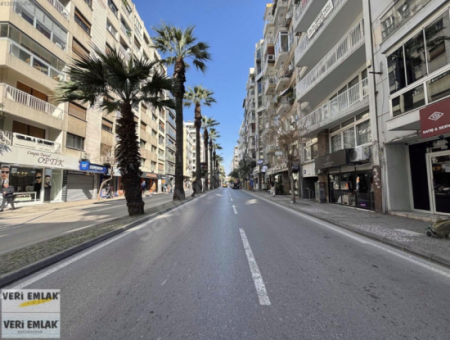 45 M² An Der Alsancak Talatpaşa Boulevard, Opportunity Mietshop Mit Wc