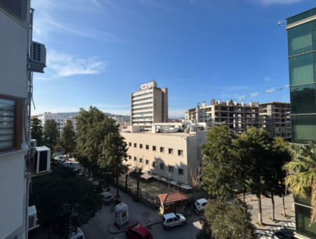 5. Stock Wohnung Zur Miete Mit 1 1 Balkon Gegenüber Dem Privaten Krankenhaus Alsancak