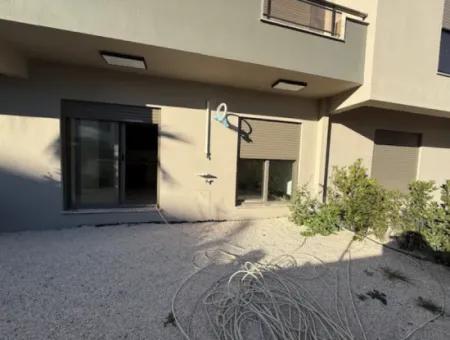 Brandneue 11Er-Wohnung Zum Verkauf Mit Modernem Design In Seferihisar Çolakibrahim