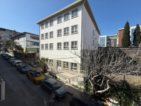 Vollständige Renovierung Des Zwischengeschosses Gegenüber Der Weiterführenden Schule Necatibey In Der Nähe Von İnönü Cd