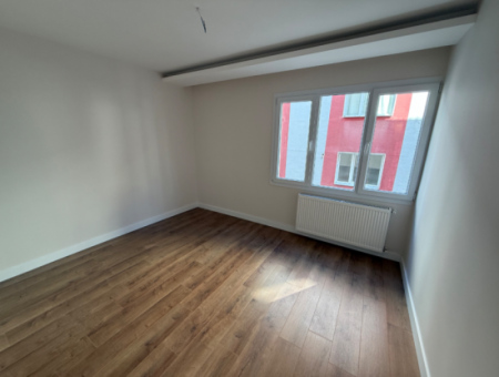 Vollständige Renovierung Des Zwischengeschosses Gegenüber Der Weiterführenden Schule Necatibey In Der Nähe Von İnönü Cd