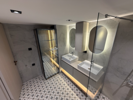 Eck-Entrezzanin-Wohnung Nahe Der Strasse Auf Dem Pressegelände