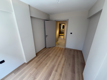 Eck-Entrezzanin-Wohnung Nahe Der Strasse Auf Dem Pressegelände