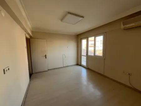 Möglichkeit Für Eine Geräumige Und Helle Wohnung Im Herzen Der Stadt