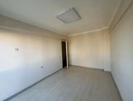 Möglichkeit Für Eine Geräumige Und Helle Wohnung Im Herzen Der Stadt