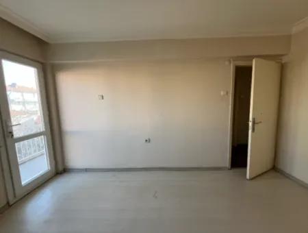 Möglichkeit Für Eine Geräumige Und Helle Wohnung Im Herzen Der Stadt